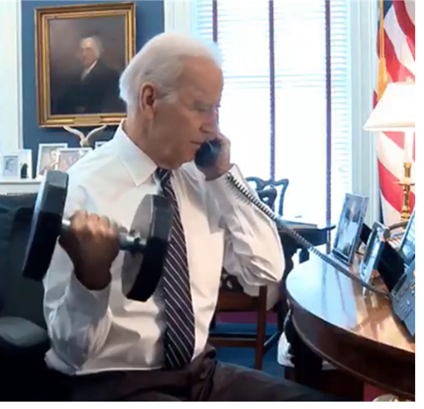 Como se exercitar com apenas um par de halteres? Olhe para Joe Biden para algum conselho