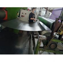 Processo composto, a superfície PU e a sola de borracha são compostas por meio de uma linha de processamento de composto integrada.